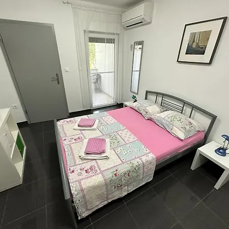 Violeta Apartment *